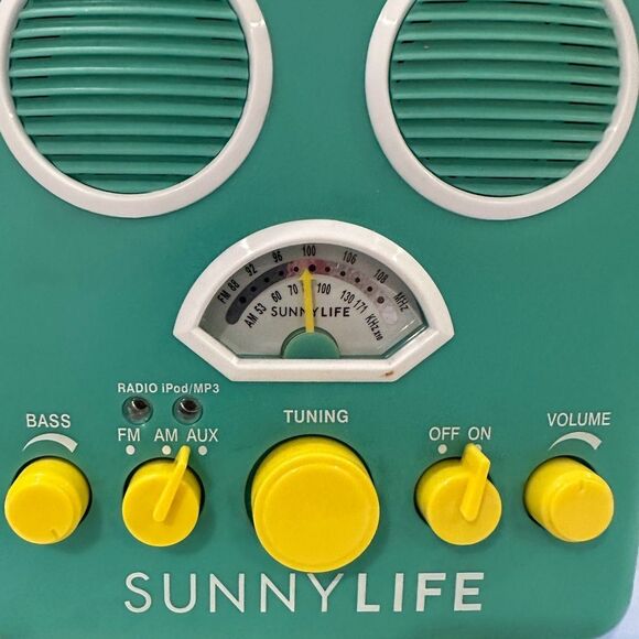 SUNNYLIFE BEACH/POOL FM AM AUX MP3 PLAYER WATER/SAND PROOF CASE MSRP $65 - Picture 4 of 8